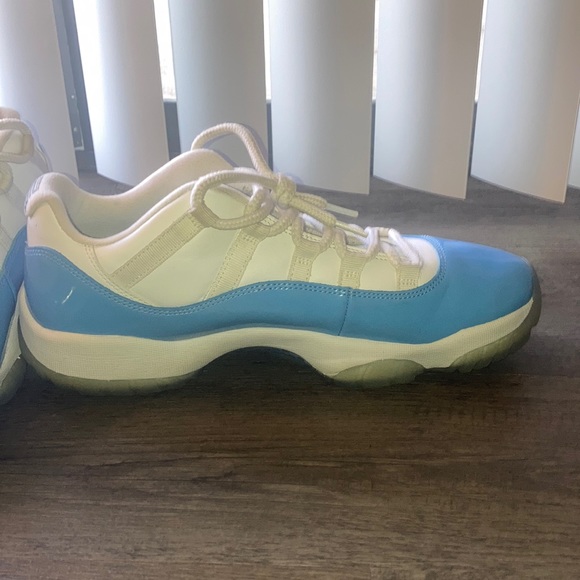 Air Jordan 11 Retro Low White/ University Blue - Picture 4 of 4
